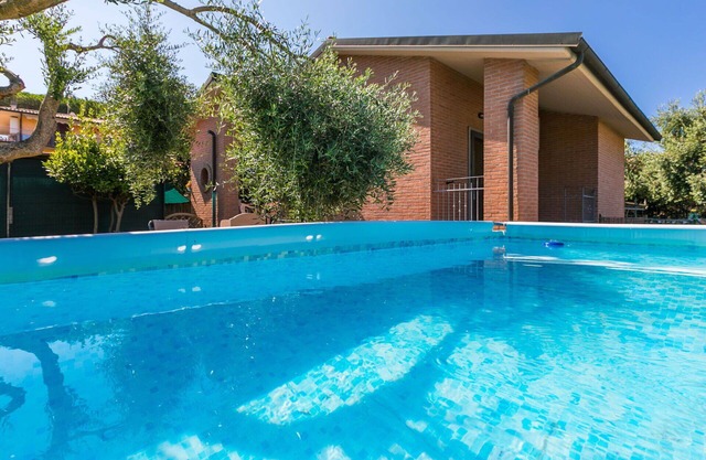 Beautiful private villa with A/C, WIFI, private pool, TV, patio, pets allowed and parking