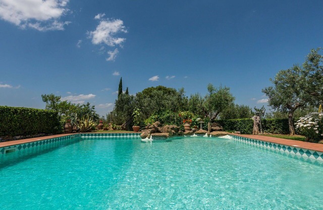 Beautiful private villa for 6 guests with private pool, A/C, TV, terrace, panoramic view and par.