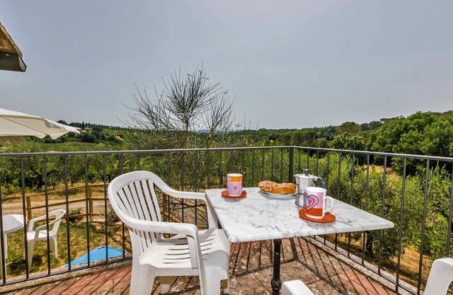 Beautiful private villa for 4 people with WIFI, TV, patio, pets allowed, panoramic view and park.