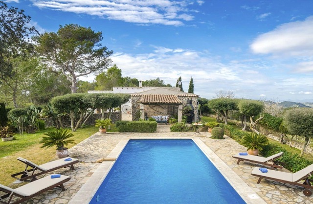 Beautiful private villa for 4 guests with private pool, WIFI, TV, patio and parking