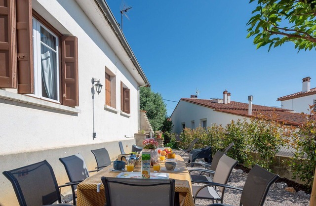 Beautiful private villa for 7 guests with TV and terrace