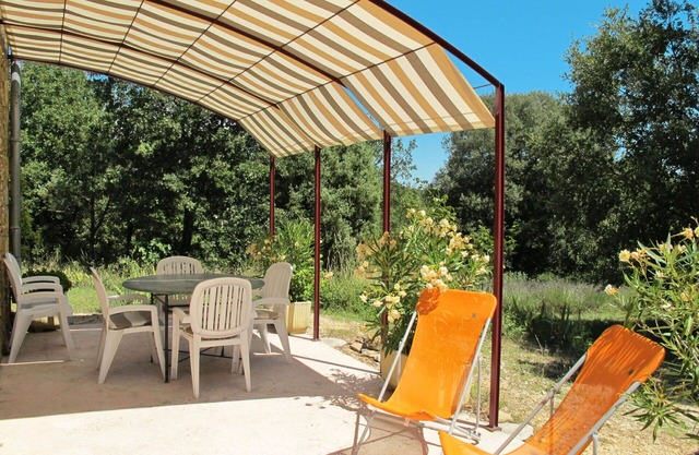 Beautiful private villa for 4 guests with terrace and pets allowed