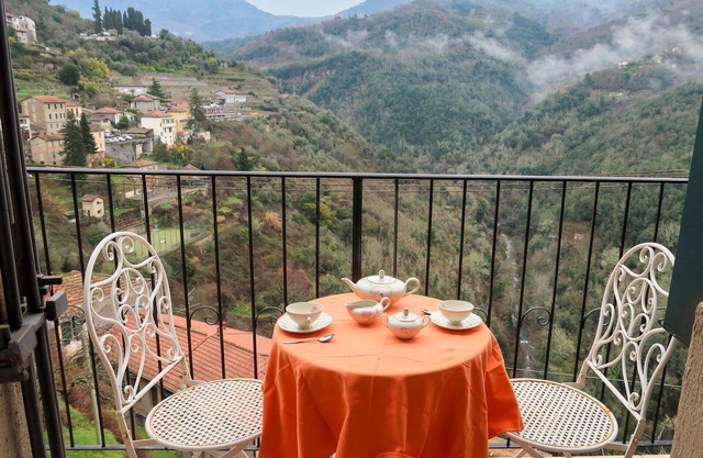 Beautiful private villa for 4 people with WIFI, TV, balcony, pets allowed and parking