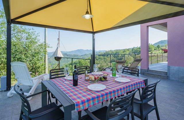 Beautiful private villa for 6 guests with A/C, WIFI, TV, terrace and parking