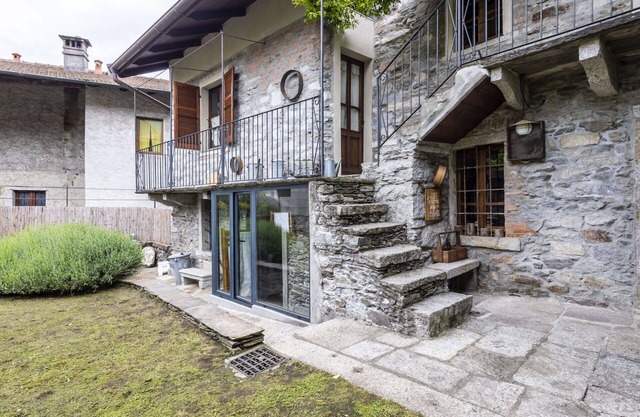 Beautiful private villa for 6 people with WIFI, TV, balcony and parking