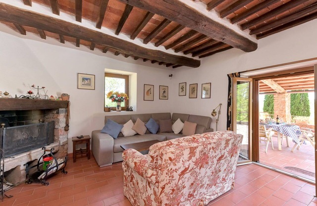 Beautiful private villa for 6 people with WIFI, TV, patio, pets allowed, panoramic view and park.