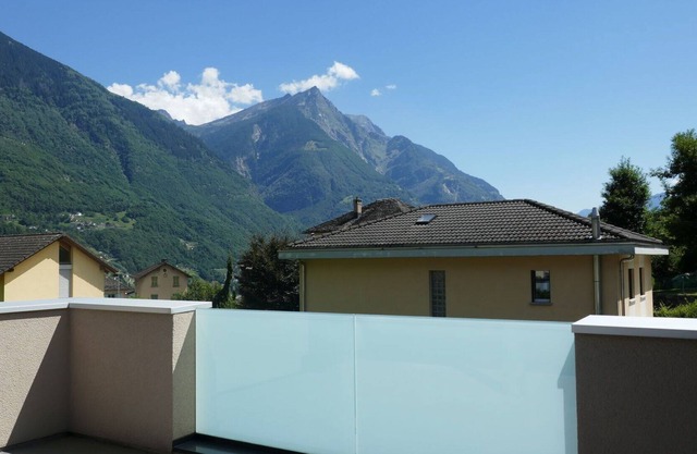 Beautiful private villa for 4 guests with WIFI, TV, patio, pets allowed, panoramic view and park...