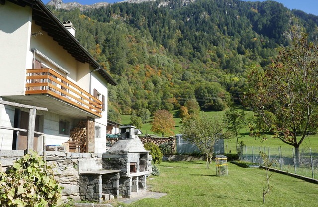 Beautiful private villa for 4 guests with WIFI, TV, balcony and parking