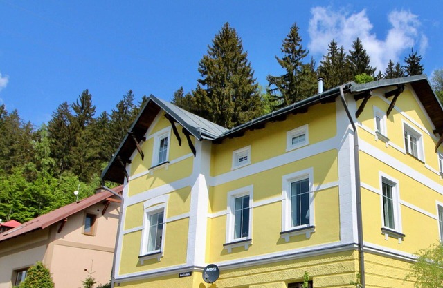 Beautiful private villa for 12 people with WIFI and TV
