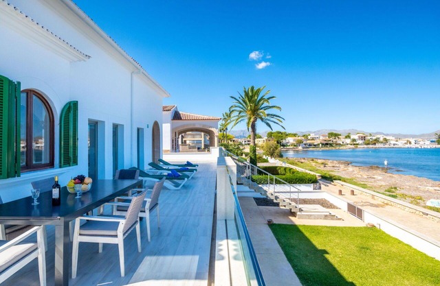 Beautiful private villa for 10 people with A/C, WIFI, TV, patio and parking
