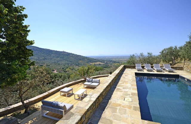 Beautiful private villa with private pool, WIFI, A/C, TV, patio, panoramic view and parking