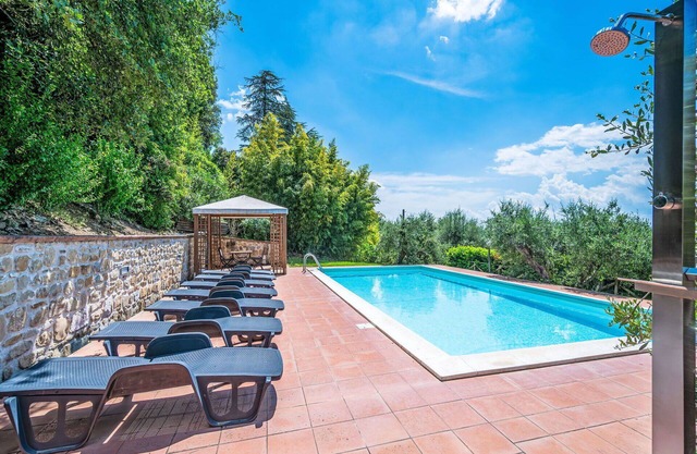 Beautiful private villa with WIFI, private pool, A/C, TV, patio, pets allowed and parking