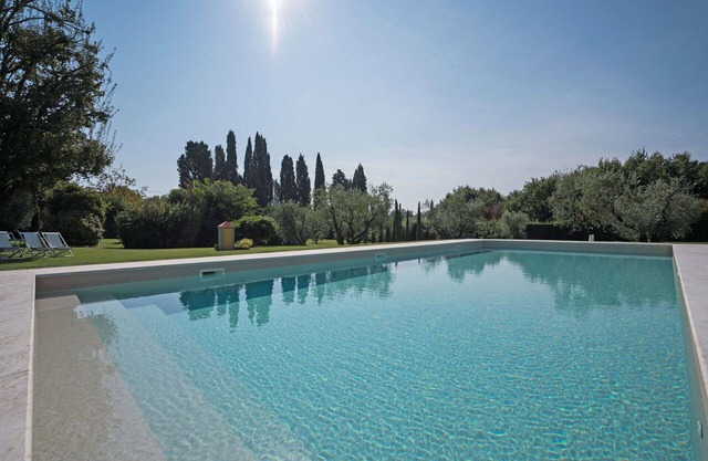 Beautiful private villa for 12 people with WIFI, private pool, A/C, TV, panoramic view and parking