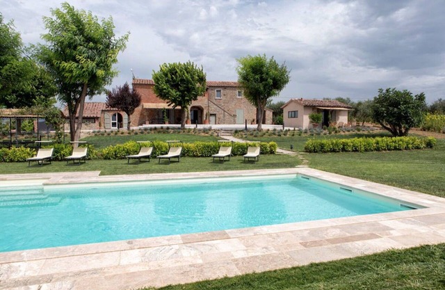 Beautiful private villa for 10 guests with A/C, private pool, WIFI, TV and parking, close to Cor.