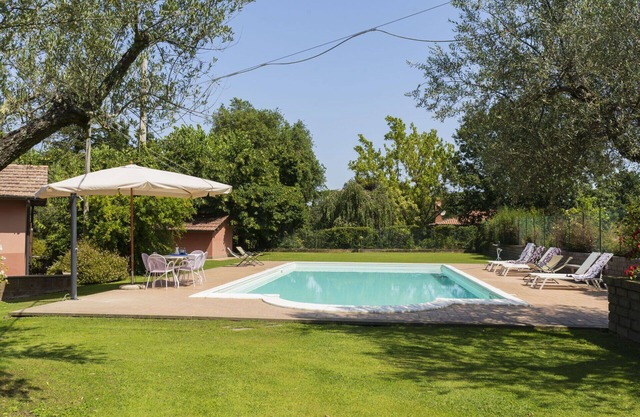 Beautiful private villa for 8 people with private pool, WIFI, A/C, TV, patio and parking