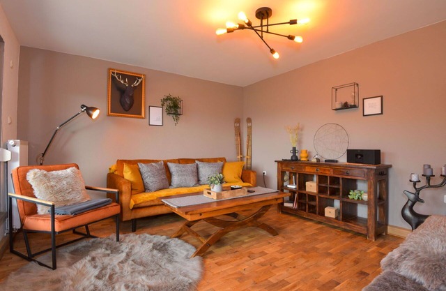 Beautiful private villa for 4 people with WIFI, TV, terrace, pets allowed and parking