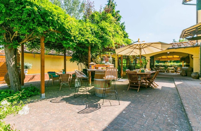 Beautiful private villa for 8 people with A/C, hot tub, WIFI, TV and parking