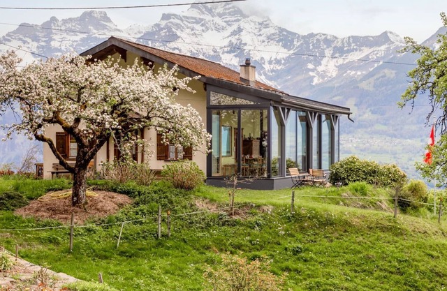 Beautiful private villa for 6 guests with balcony, panoramic view and parking