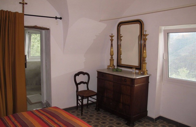 Beautiful private villa for 2 people with WIFI, patio, pets allowed and parking