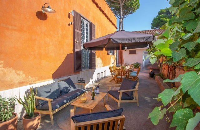 Beautiful private villa for 8 people with WIFI, A/C, TV and parking