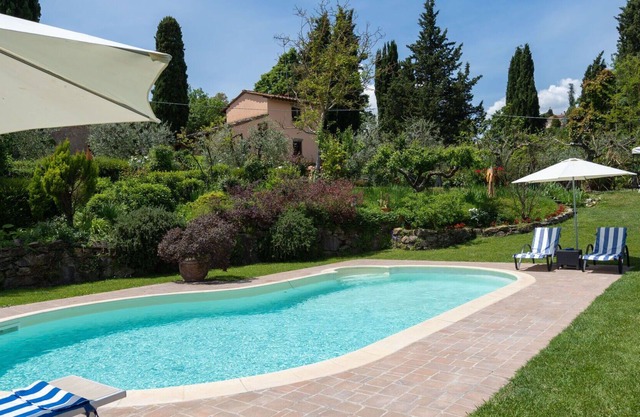 Beautiful private villa for 5 guests with WIFI, pool, A/C, TV, patio and parking