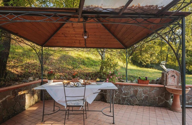 Beautiful private villa for 2 guests with WIFI, A/C, TV, terrace, pets allowed and parking