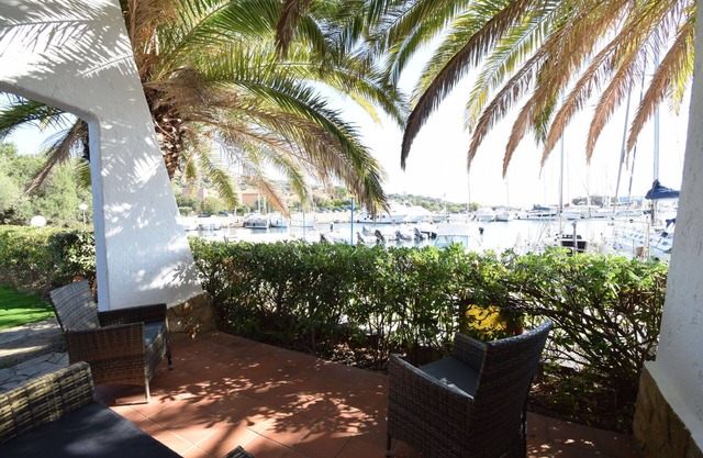 Beautiful private villa for 6 people with A/C, TV and balcony