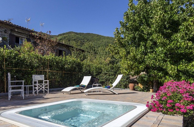 Beautiful private villa for 16 people with hot tub, A/C, WIFI, TV, patio and panoramic view