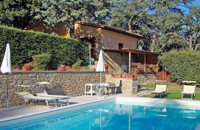 Beautiful private villa with pool, WIFI, TV, terrace, pets allowed, panoramic view and parking