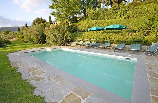 Beautiful private villa for 12 people with private pool, WIFI, TV, patio, panoramic view and par.