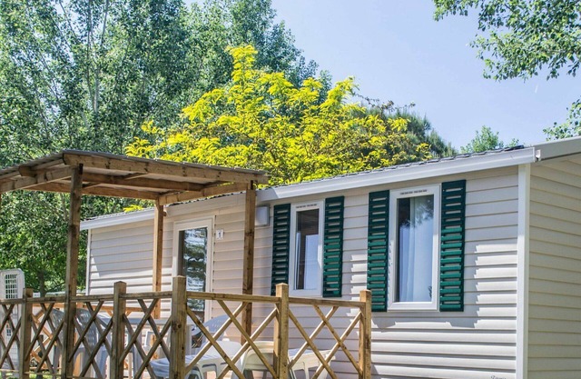Beautiful private villa for 4 people with WIFI, A/C, pool, terrace, pets allowed and parking