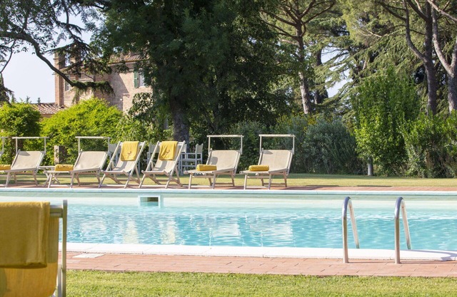 Beautiful private villa for 22 guests with private pool, A/C, WIFI, terrace and parking