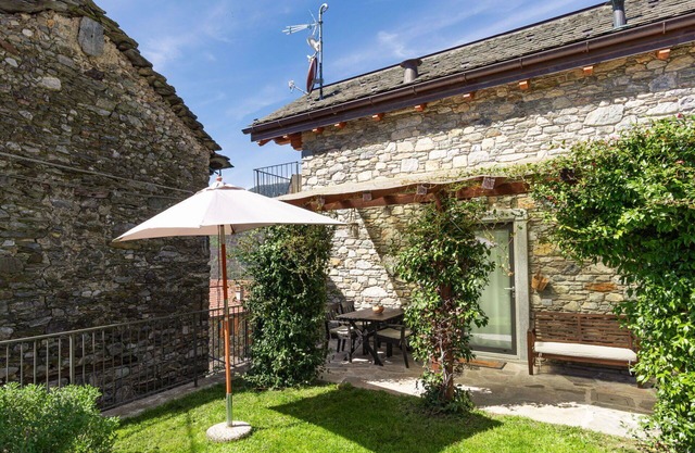 Beautiful private villa for 4 people with WIFI, TV, terrace, pets allowed and parking