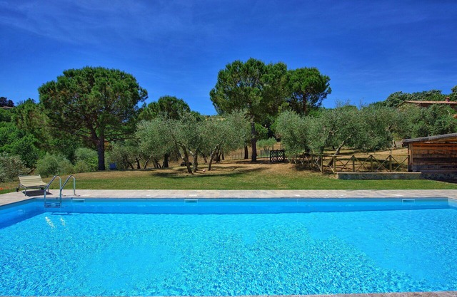 Beautiful private villa for 6 people with pool, A/C, WIFI, panoramic view and parking