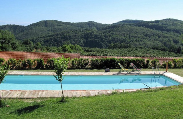 Beautiful private villa for 4 guests with internet, pool, patio, pets allowed and parking
