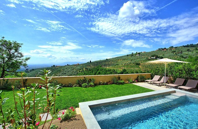 Beautiful private villa for 4 guests with WIFI, private pool, A/C, TV, panoramic view and parking