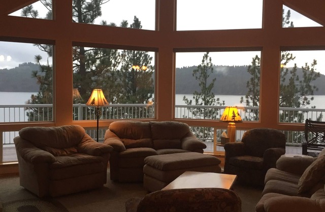 Beautiful private waterfront on Lake Coeur d`Alene. Beach and dock.