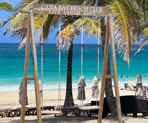 Beautiful property across from HardRock hotel with free casino Private beach club and golf course We now take google pay Apple Pay and PayPal