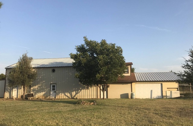 Beautiful Property on Large Land near AT&T Stadium, six flags, Verizon center.