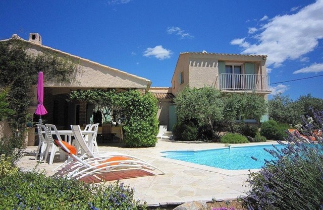 Beautiful Provencal Villa, Private Pool, Amazing Views, Sleeps 6-10, AC, WiFi