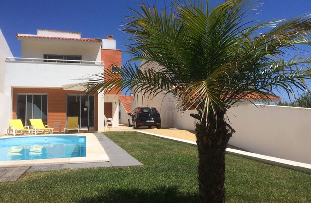 Beautiful villa for 8 people with private pool close to the beach