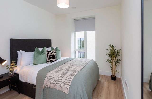 Beautiful Queen Room 15mins to CityCentre