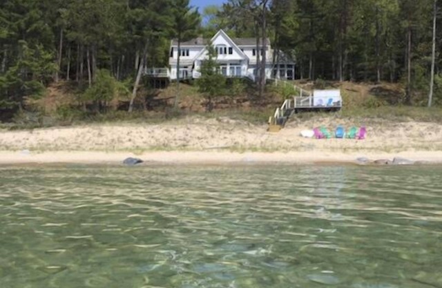 Beautiful Quiet and Serene Cottage On Lake Michigan