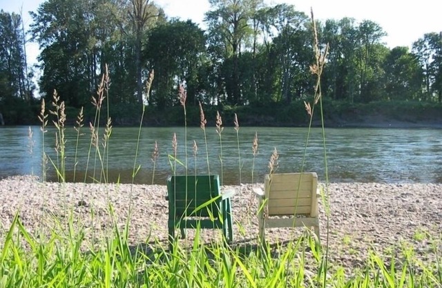 Beautiful, Quiet, Country Setting on Willamette River