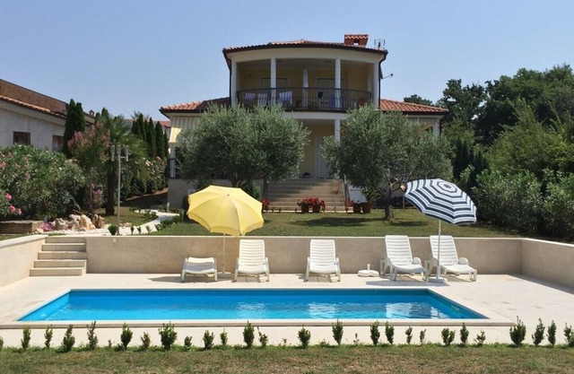 Beautiful quiet holiday house with three apartments and pool