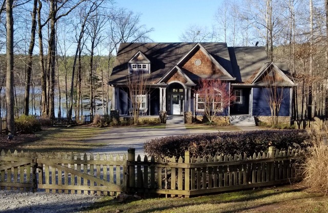 Beautiful, Quiet location on Lake Oconee