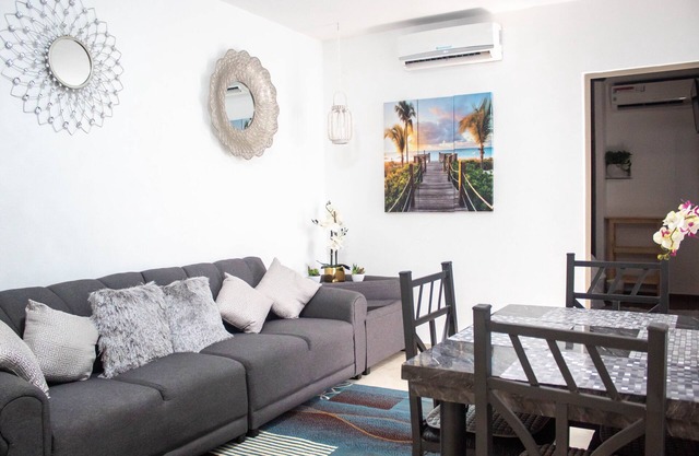 Beautiful remodeled condo near beach !