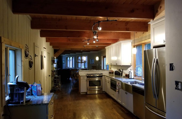Beautiful Remodeled Vermont Home minutes to Mt. Snow. Wonderful for any season!