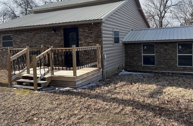 Beautiful, Remodeled Waterfront Lake Cabin!
