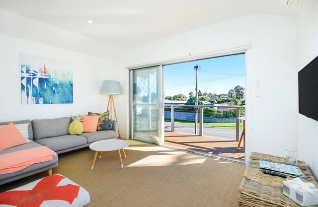 Beautiful Renovated Palm Cottage in fabulous Goolwa Beach